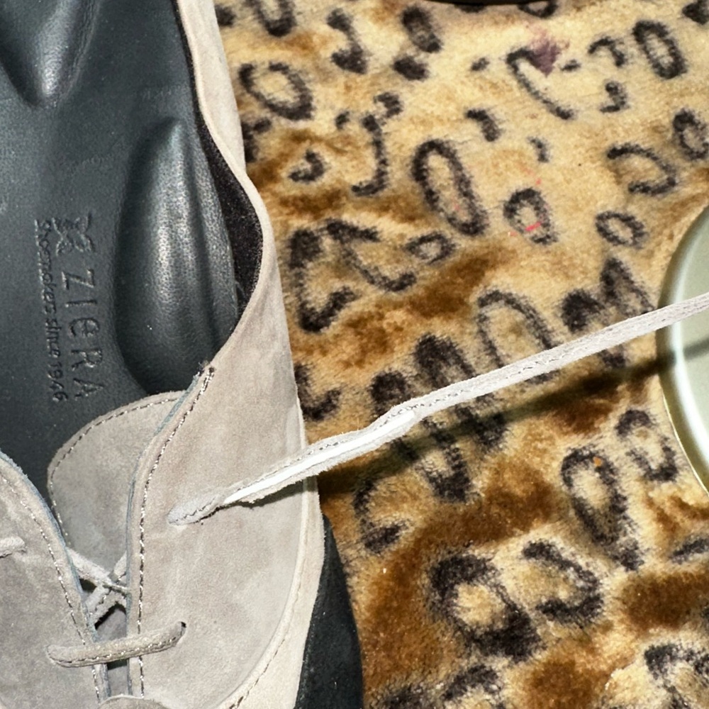 Ziera Oxford Heels 38.5 / US 7.5 – Two Tone Black & Taupe Suede Lace Up Pumps - Picture 5 of 11